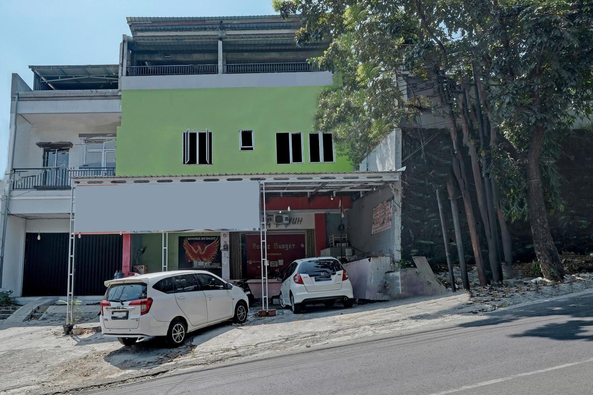Oyo Life 92877 Hotel Rainbow 7296 Semarang Exterior foto