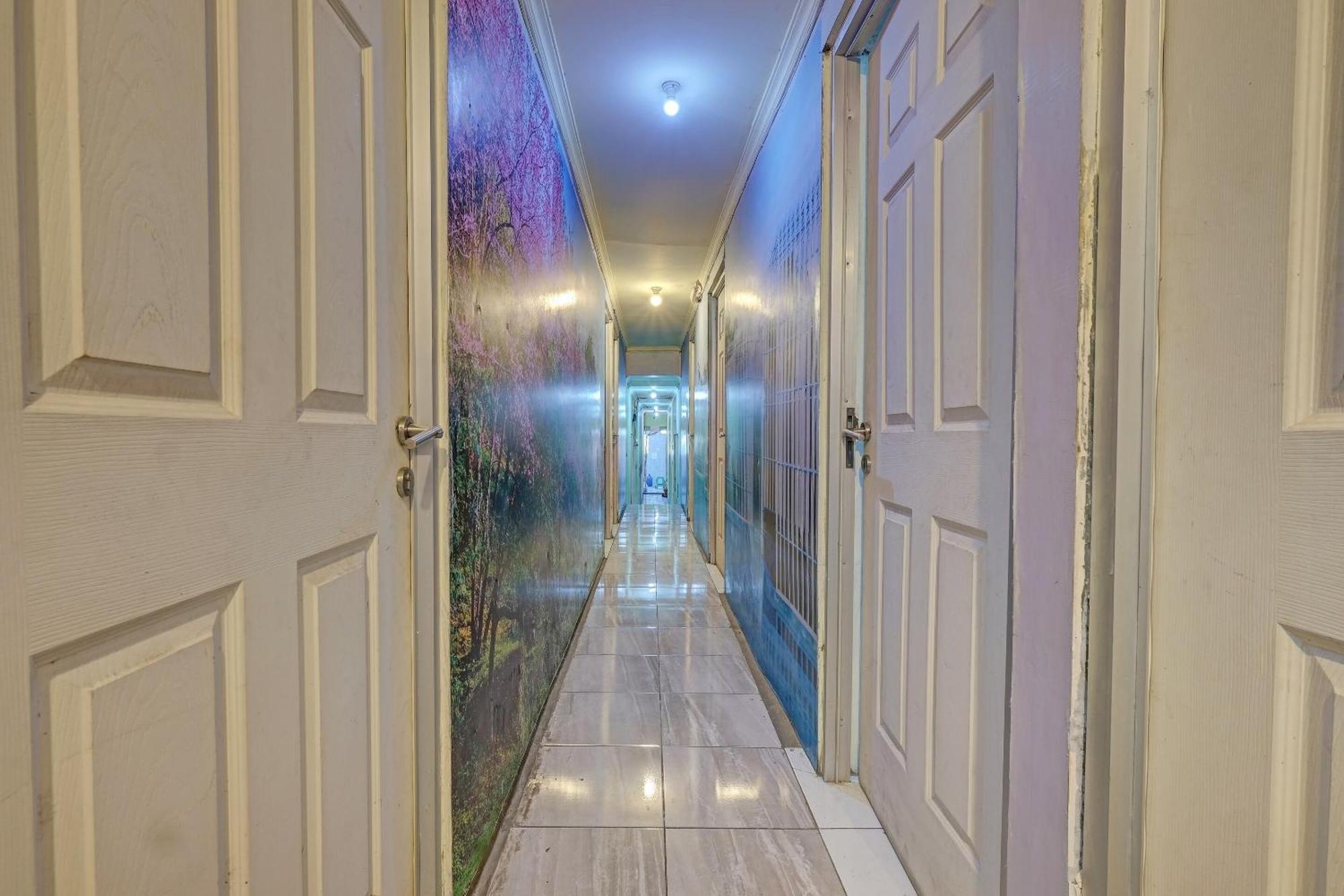 Oyo Life 92877 Hotel Rainbow 7296 Semarang Exterior foto